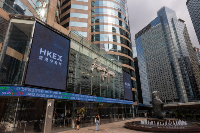 Hang Seng Anjlok 2,1%, Saham Teknologi Jadi Beban Utama