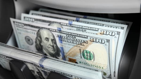 Dolar AS Bertahan di 99, Risiko Geopolitik Jadi Penopang