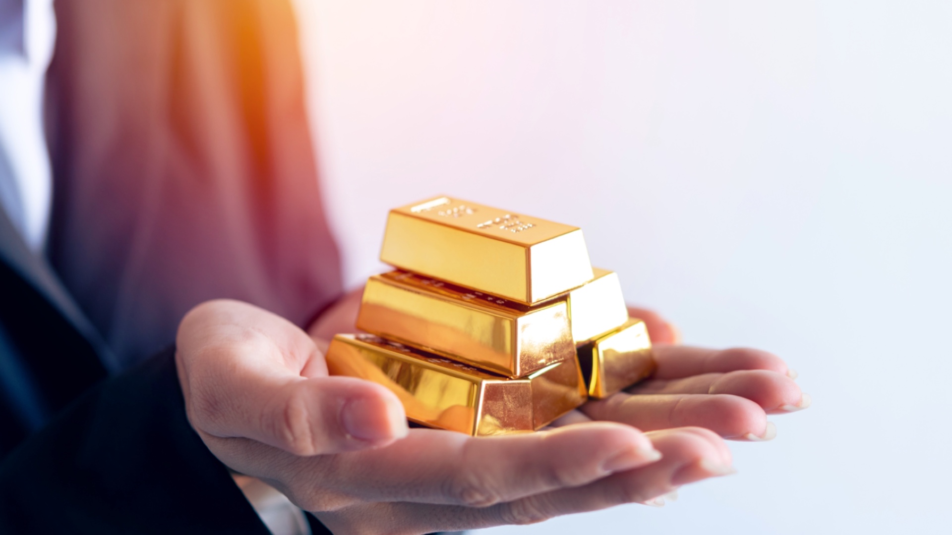 Emas Tersandung, Dolar dan Yield Kembali Menekan
