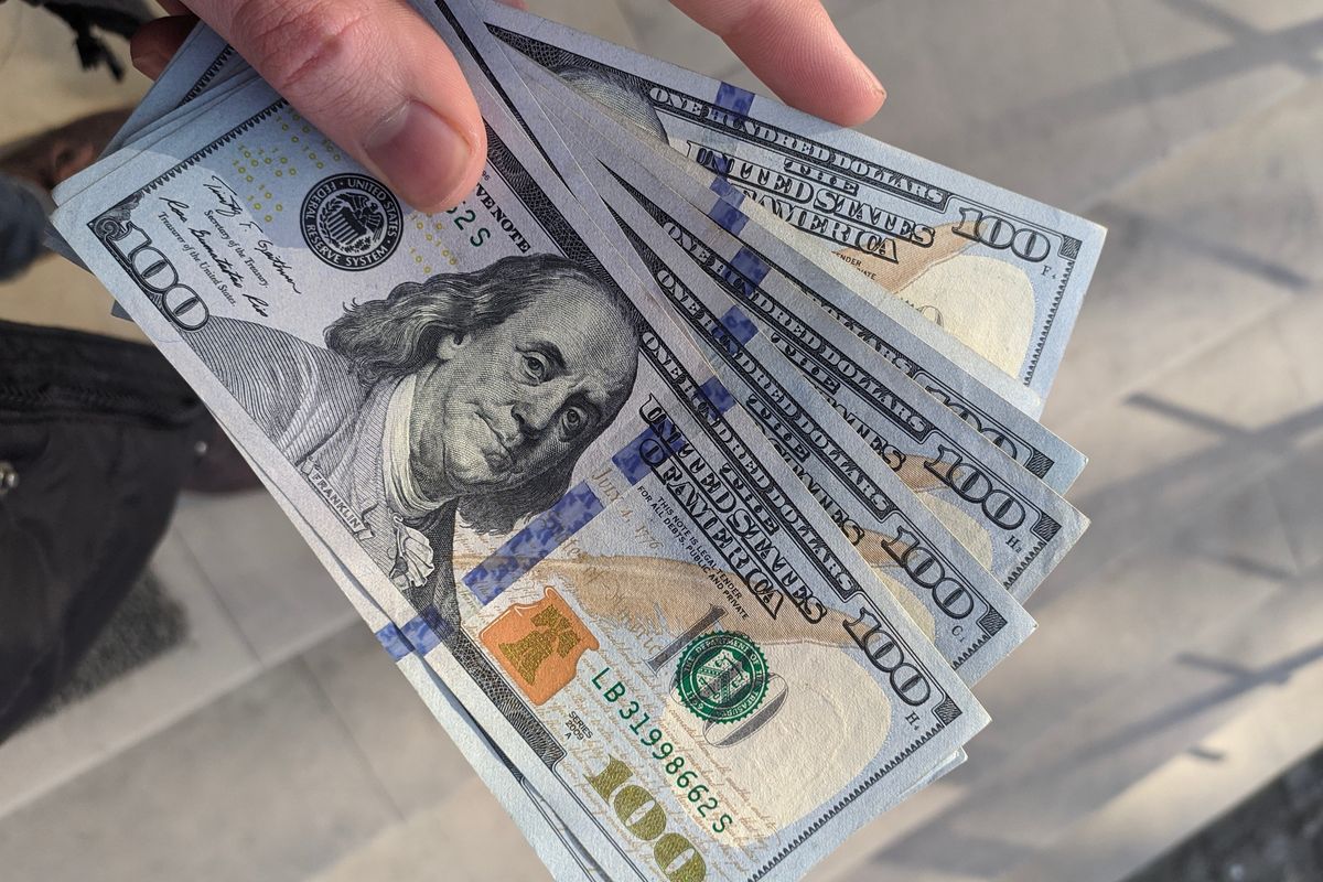 Dolar Rebound Tipis, Iran dan Yield Jadi Penentu
