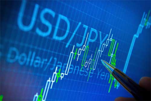 Dolar Naik Jelang PCE, Aussie Melesat