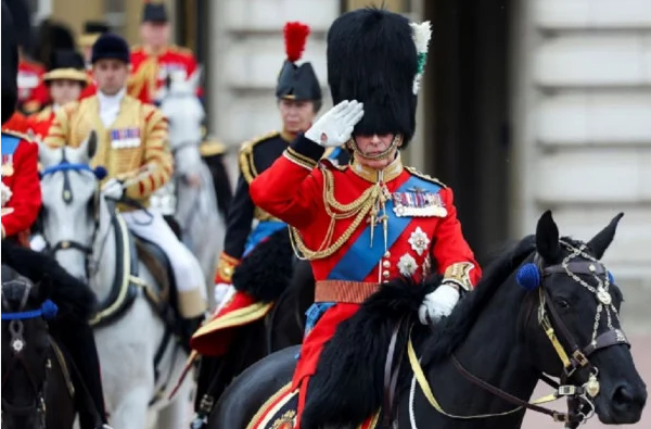 Pound Rises, NFP Surprise Looms