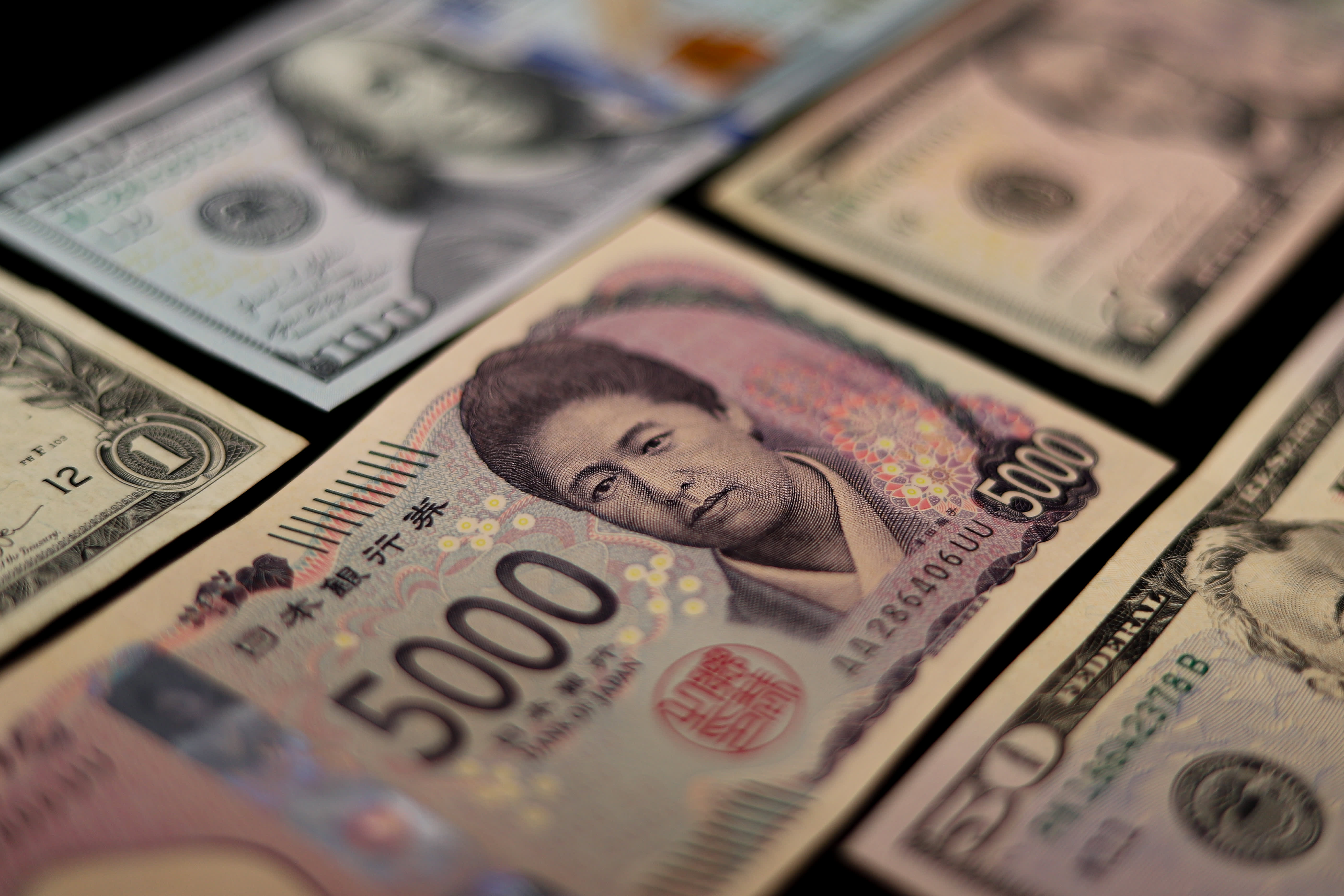 Dolar Terjepit BOJ dan CPI, Yen Melesat Tajam