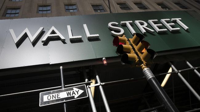 Wall Street Melemah, Harga Energi dan Risiko Suku Bunga Jadi Beban