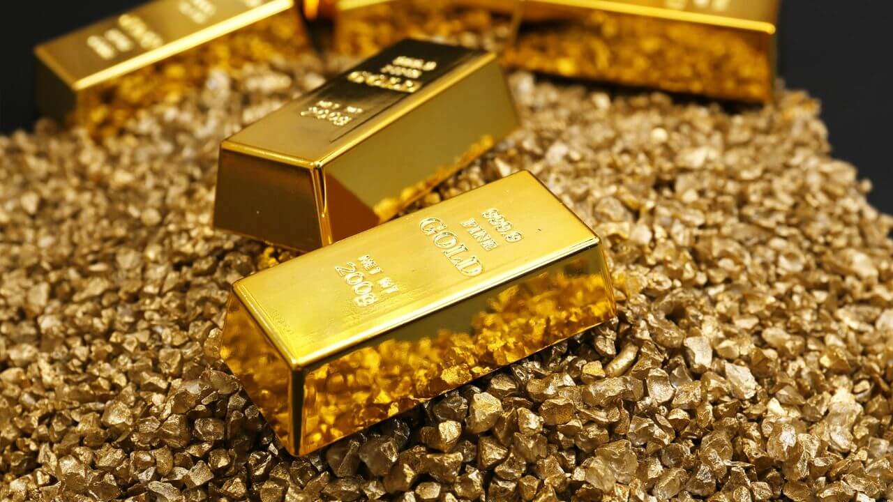 Emas Menguat Tipis, Dolar Melemah Jelang Data Inflasi AS