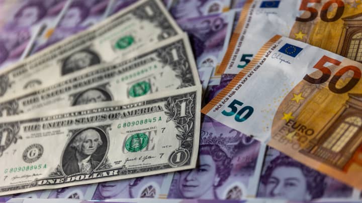 Dolar Menguat, Pound dan Euro Tertekan Jelang The Fed