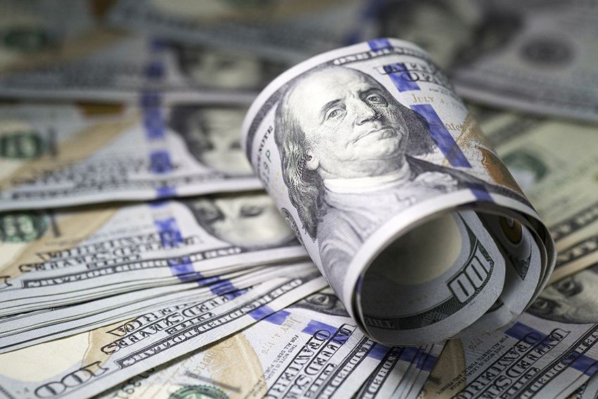 Fed Naikkan Bunga, Dolar Langsung Menguat