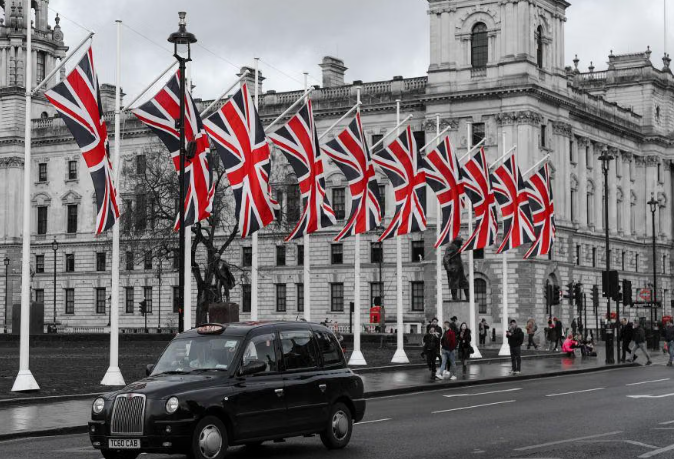 GBP/USD Tertekan, Dolar Kuat Usai Sinyal Hawkish Fed