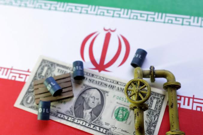 Dolar Bertahan Kuat Saat Minyak dan Iran Bikin Pasar Cemas