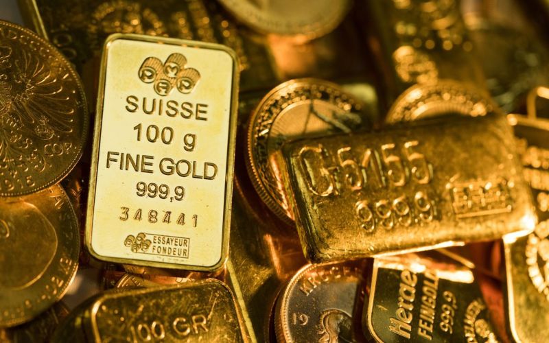 Emas Anjlok 3%, Pasar Waspadai Langkah Hawkish Fed