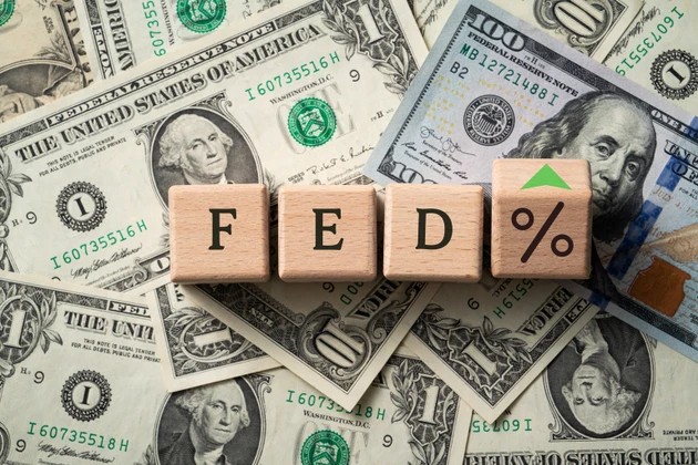 Ekspektasi Rate Hike Fed Dorong Dolar Tetap Perkasa