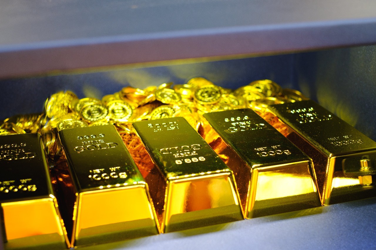 Emas Rebound, Tapi Tekanan Fed Masih Mengintai
