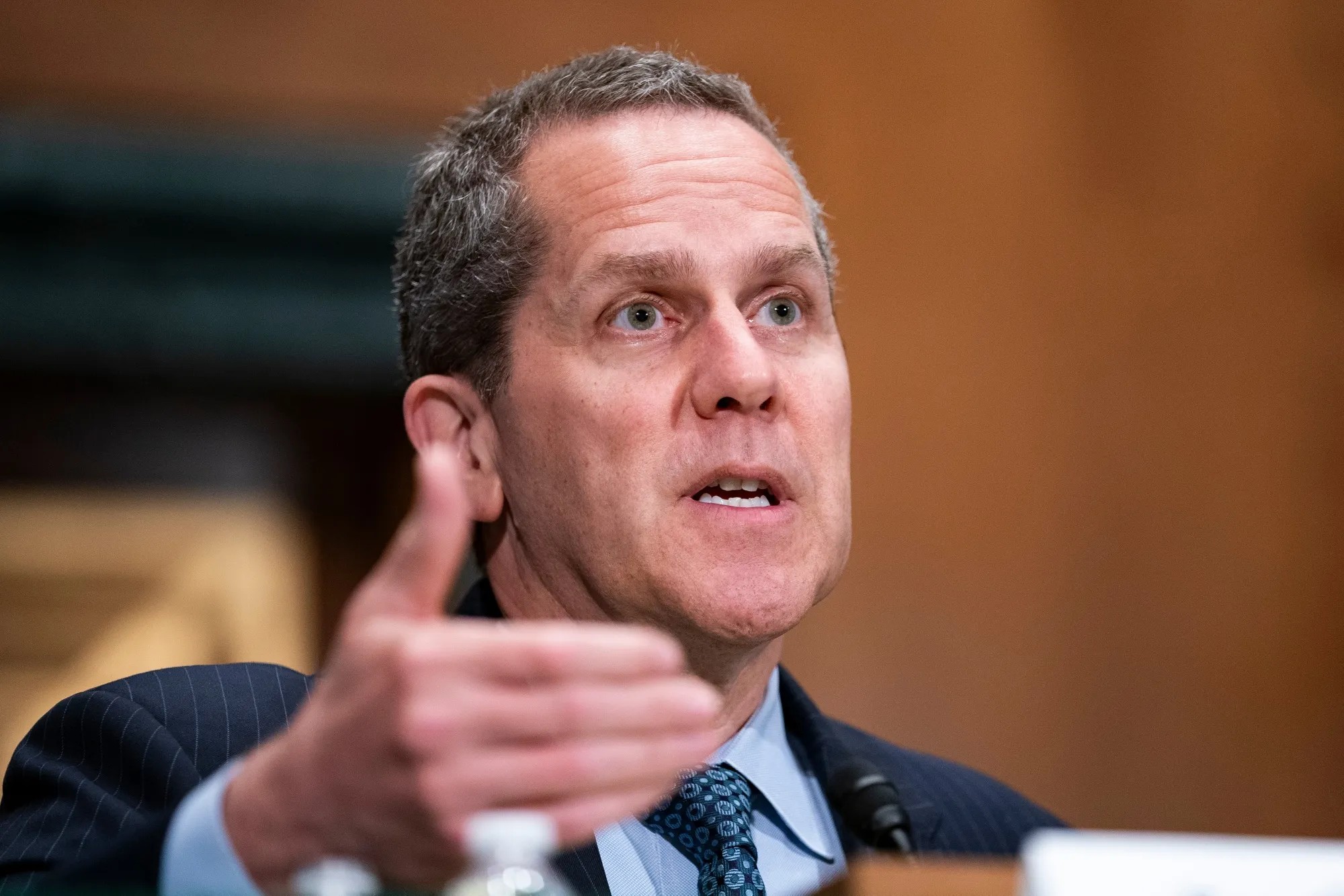 Barr Beri Sinyal Hawkish, The Fed Siap Naikkan Bunga Lagi?
