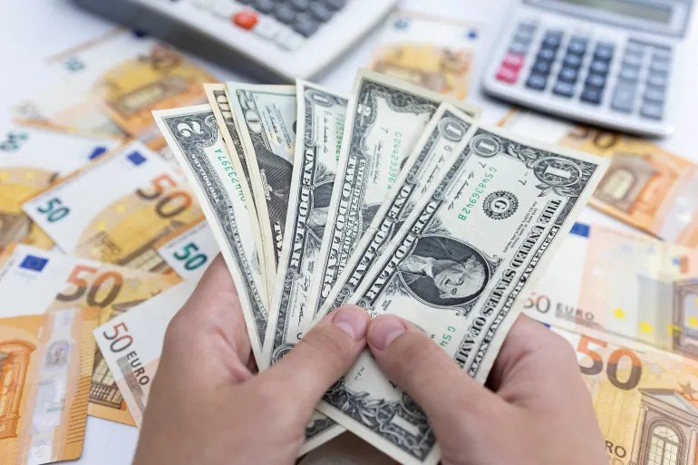 Dolar AS Menguat Lagi, Euro Sentuh Level Terendah Sejak 2025