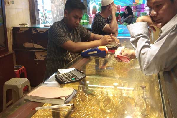 Rebound Emas Belum Aman, Pasar Asia Waspadai Gejolak Minyak dan Dolar