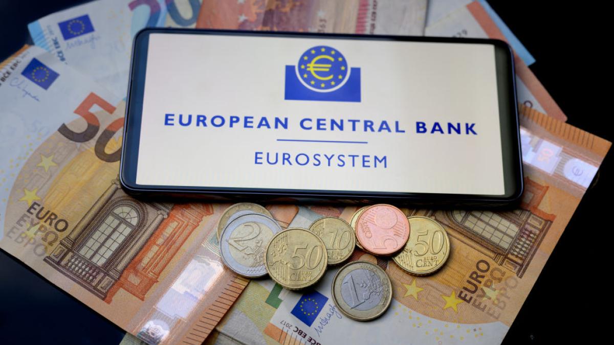 Euro Pulih dari Level Terendah 18 Bulan, ECB Jadi Fokus