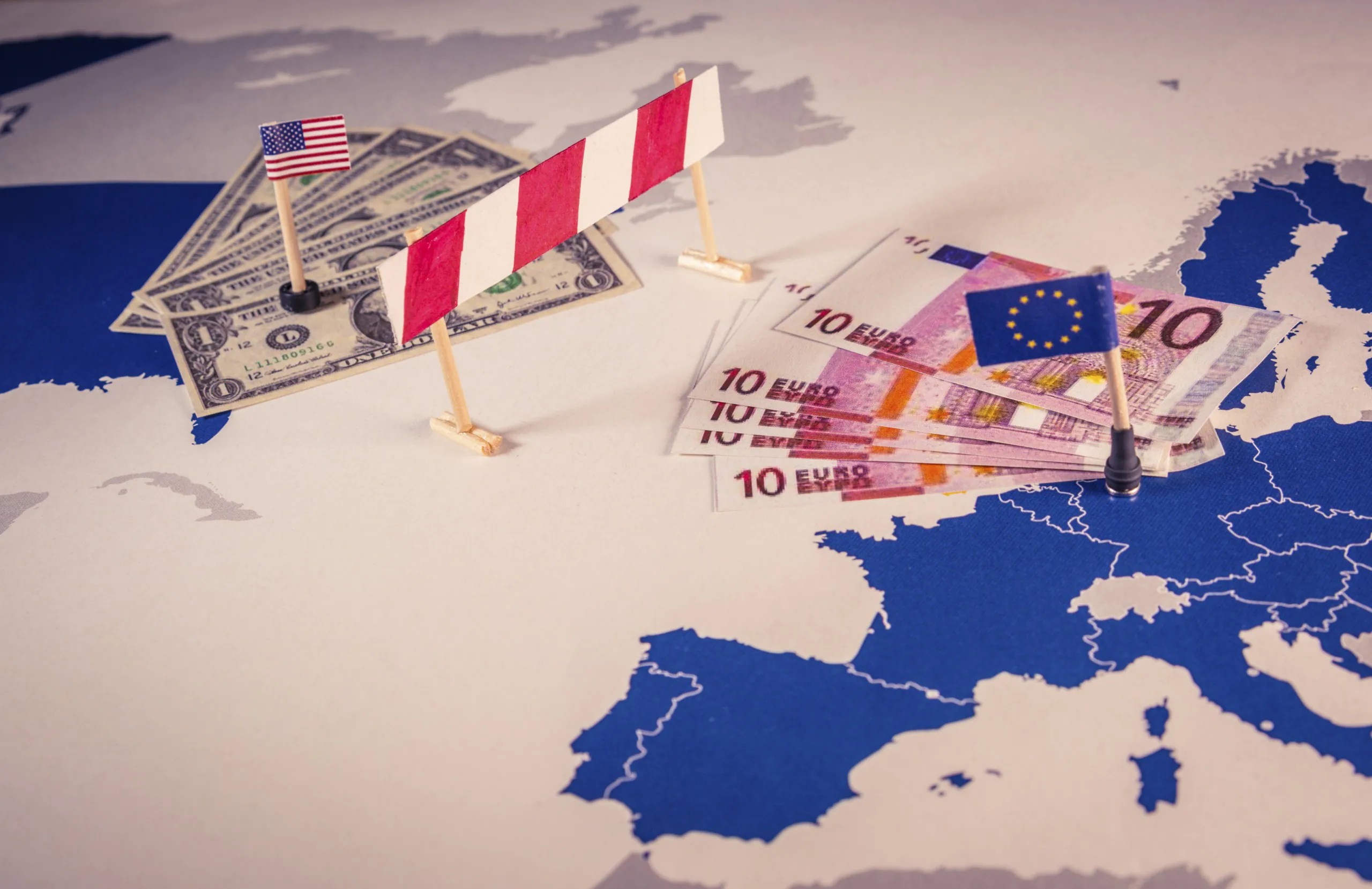 Euro Menguat, Namun Risiko Eropa Membayangi