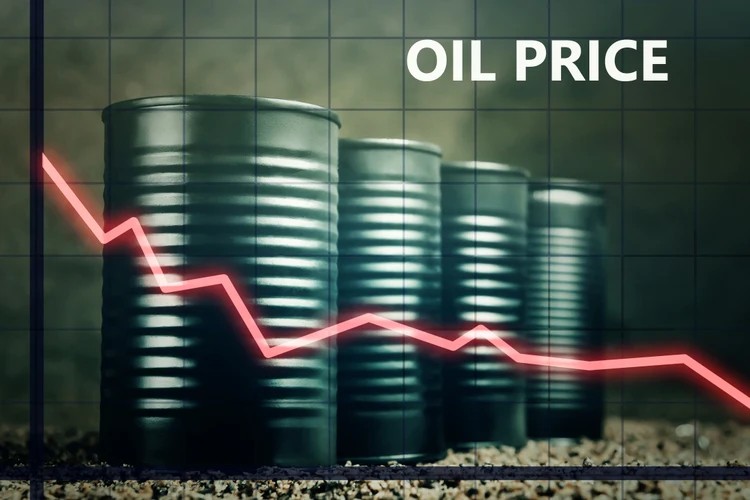 Oil Prices Dip, Supply Risks Remain High