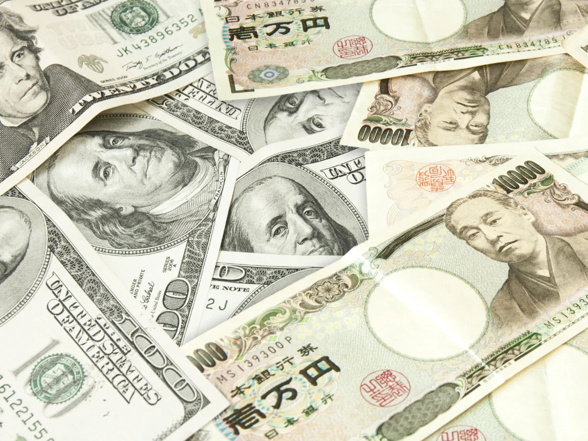 USD/JPY Bertahan di 158,12, Yen Masih Tertekan
