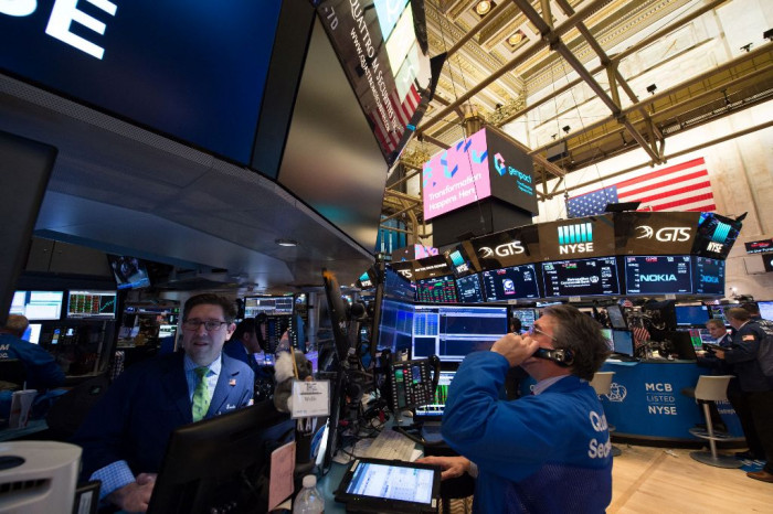 Wall Street Kembali Memerah, Nasdaq Anjlok 1,4% Akibat Tekanan Saham AI