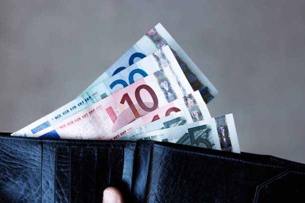 EUR/USD Tertekan, Ekonomi AS yang Kuat Perkuat Dolar