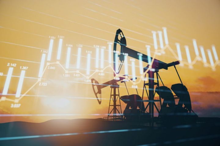 Why Is Gold Still Falling Even as Oil Prices Decline?