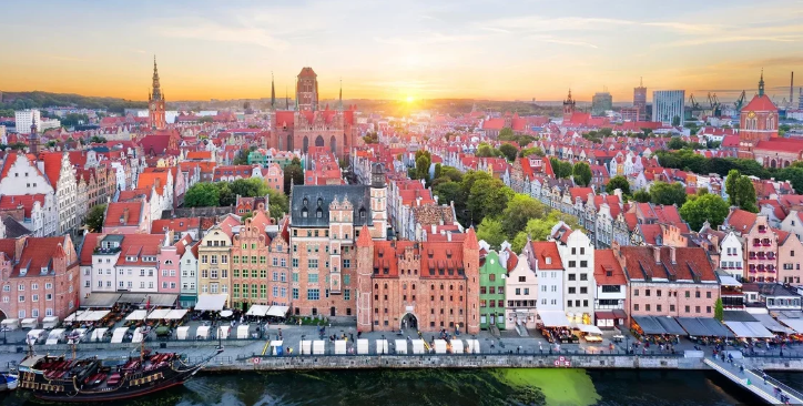 Greenback Weakens; Euro and Pound Rise Amid Fed Expectations