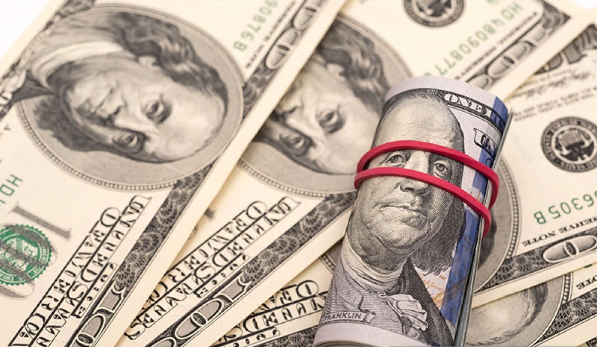 Dollar Strengthens, Euro Pressured by Surge in US Yields