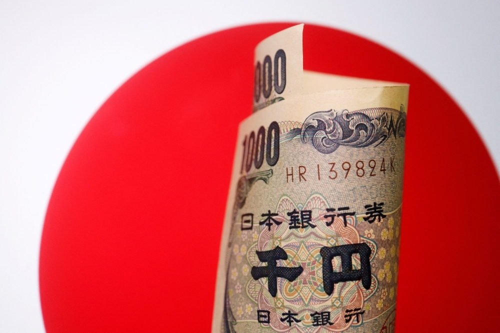 Euro Stalled; Oil Surge Lifts Dollar Again