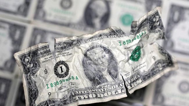 Dollar Weakens; Euro and Aussie Gain Momentum