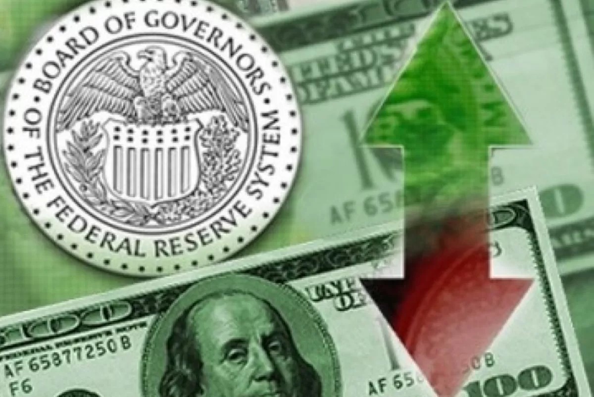 Dollar Steady Ahead of FOMC Minutes; Market Awaits Fed's Next Move