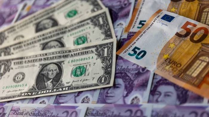 Dollar Hits 3-Month Low as Treasury Buybacks Push Down Yields