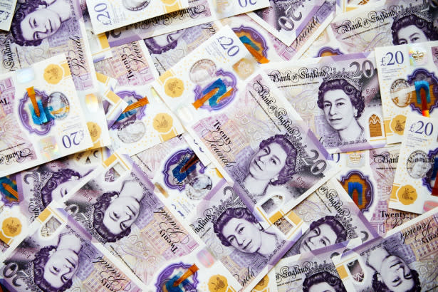 Dollar Set for Weekly Decline; Treasury Buybacks Weigh on Greenback
