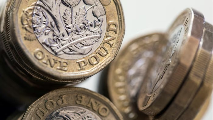 US Debt Weighs on Currency; Dollar Loses Strength in Global Markets