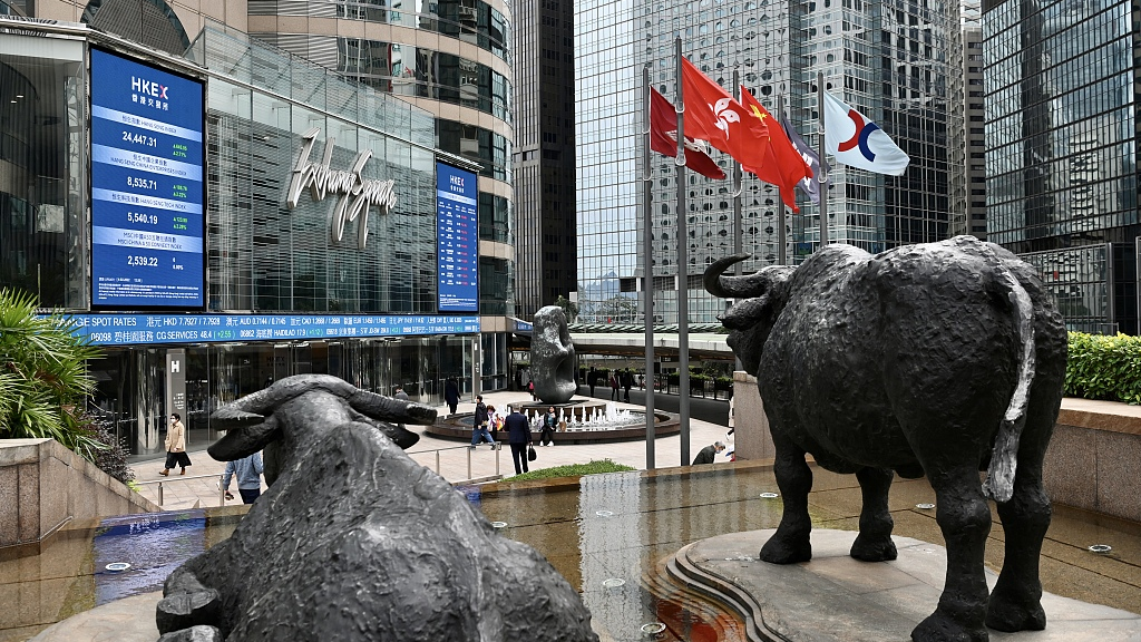 Hang Seng Rises 1.3%, AIA Group Leads Gains