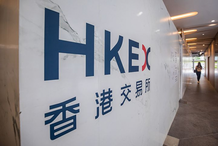 Hang Seng Rises 1.5%, AIA Group a Major Weigh