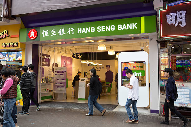 Hang Seng Closes Down 0.7%, See the Leading Stocks