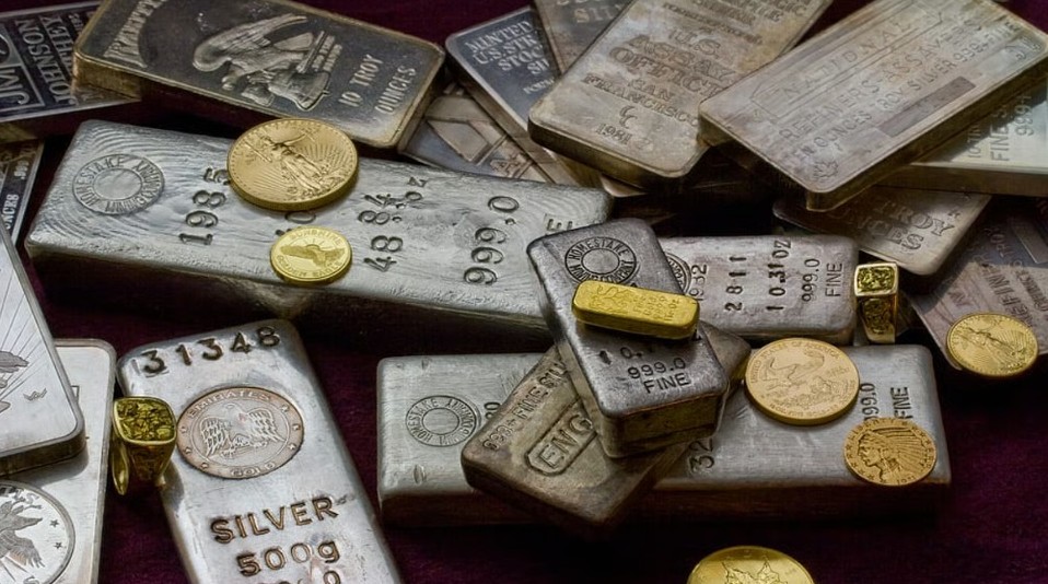 Silver Remains Volatile, Hormuz and Inflation Maintain Market Pressure
