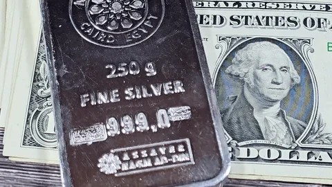 Silver Weakens Amid Hormuz Tensions