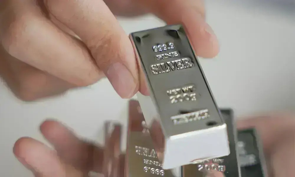 Silver Prices Rise Toward US$60, Falling Oil Prices Act as Catalyst
